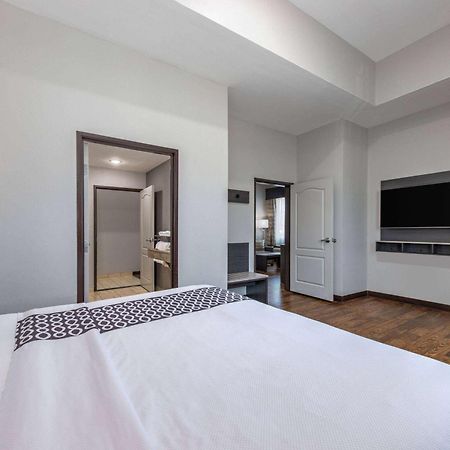 La Quinta By Wyndham Allen At The Village Exterior photo