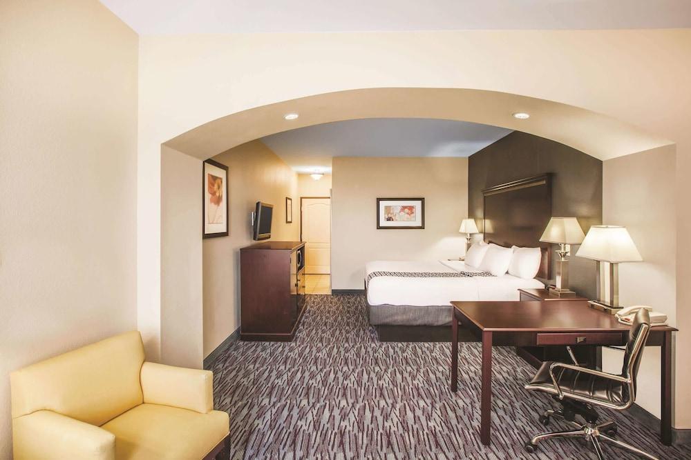 La Quinta By Wyndham Allen At The Village Exterior photo