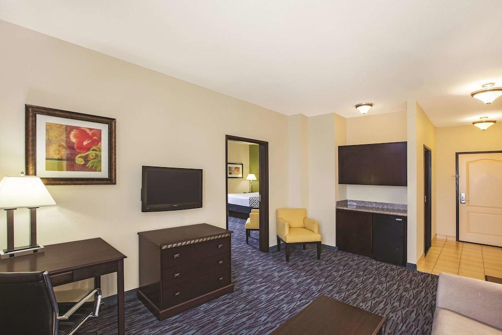 La Quinta By Wyndham Allen At The Village Exterior photo