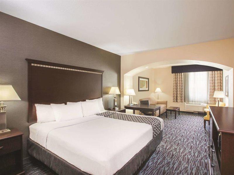 La Quinta By Wyndham Allen At The Village Exterior photo