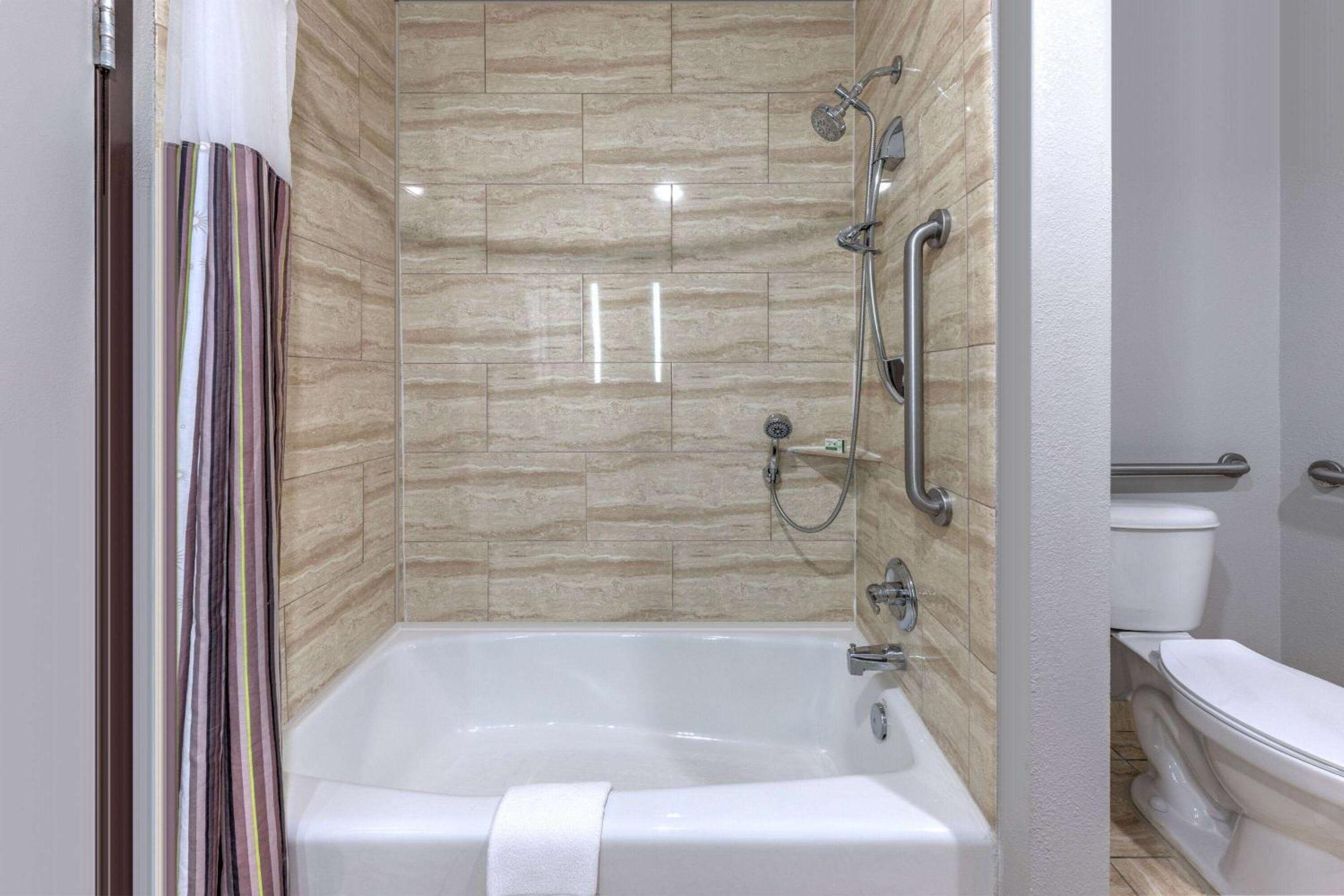 La Quinta By Wyndham Allen At The Village Exterior photo