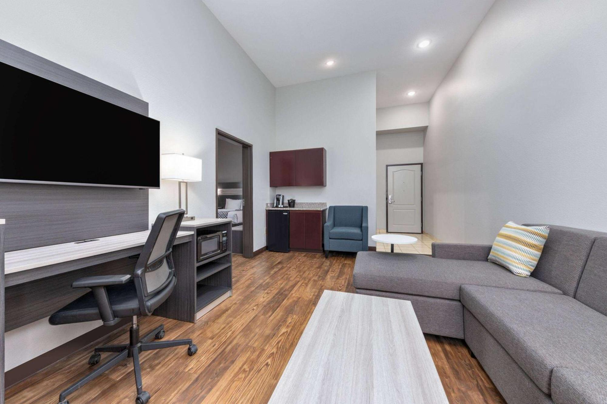 La Quinta By Wyndham Allen At The Village Exterior photo