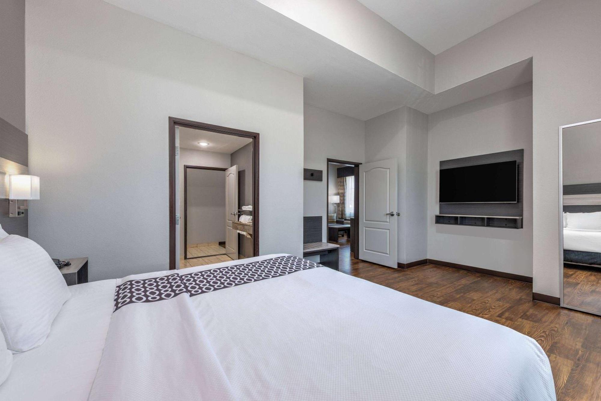 La Quinta By Wyndham Allen At The Village Exterior photo