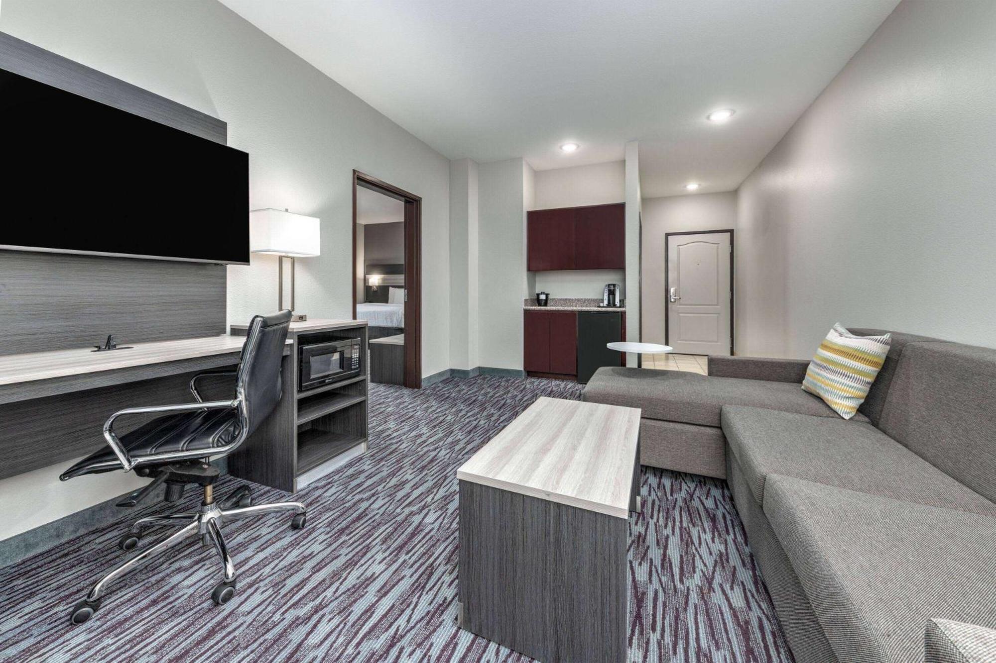 La Quinta By Wyndham Allen At The Village Exterior photo