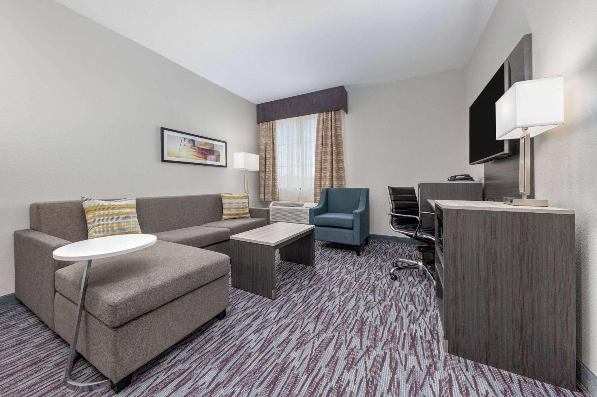 La Quinta By Wyndham Allen At The Village Exterior photo