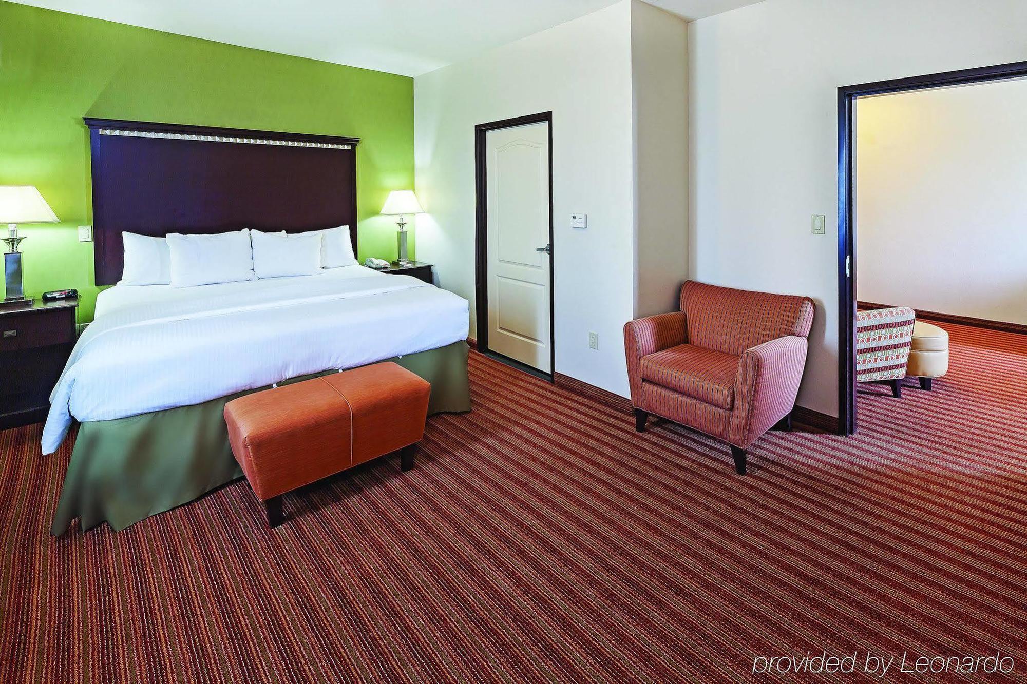 La Quinta By Wyndham Allen At The Village Exterior photo